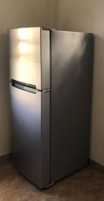 Kelly'S Studio Apartment - Rental Near Airport, Amenities And Bus Route Сейнт Филип Екстериор снимка
